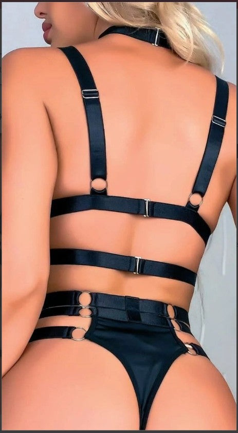 🖤 Strappy Black Bikini mit Metallringen – Für selbstbewusste Statements - MADAME GONGO